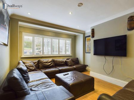 1 bedroom in a house share to rent - Photo 2