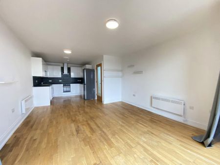 2 bedroom flat to rent - Photo 2