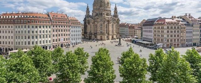 Elegante Stadtwohnung mit groÃem Balkon und traumhaften Blick zur Frauenkirche! - Photo 1