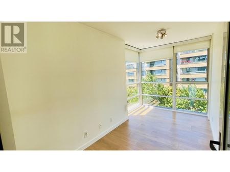 605 1228 MARINASIDE CRESCENT, Vancouver, British Columbia - Photo 2