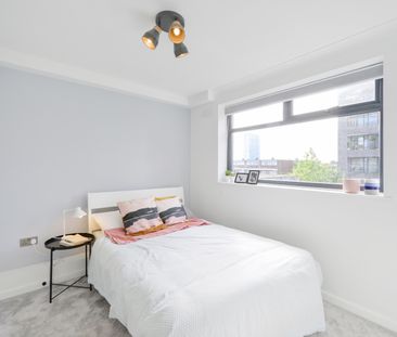 Room in a Shared House, Barking Road, E16 - Photo 4