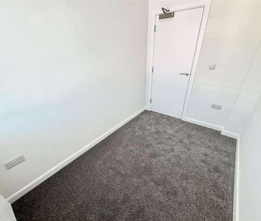 Kingland Crescent, Poole, BH15 - Photo 2