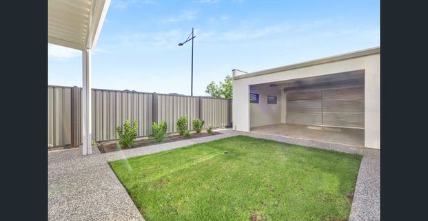 This Home offers Modern Laneway Living with Scenic Views! - Photo 1