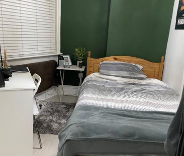 6 bedroom terraced house to rent - Photo 4