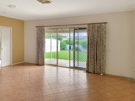 13 Adelle Court, Strathdale - Photo 4