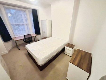 5 bedroom end of terrace house to rent - Photo 2