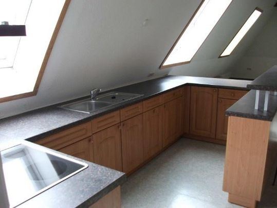 Gemütliche Ein Zimmer-Dachgeschoßwohnung mit besonderem Flair ab sofort zu vermieten - Photo 1