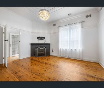 Charismatic Charmer! - Photo 3