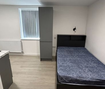 Studio Flat, Humphrey Road, M16 - Photo 1