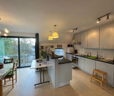 LEDE - Ruim, lichtrijk duplexappartement vlakbij de dorpskern. - Photo 3