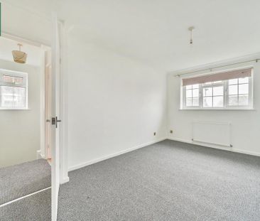 4 bedroom semi-detached house to rent - Photo 5