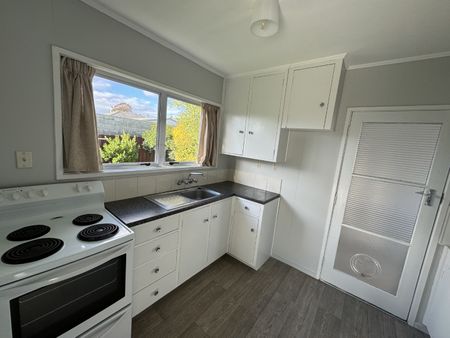 Private, Sunny and Easy Care - Photo 3