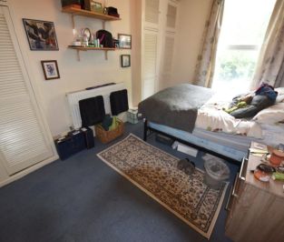 1 bedroom Flat in Victoria Road, Leeds - Photo 5