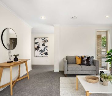 Spacious 3-bedroom Home With Double Garage In Melville! - Photo 2