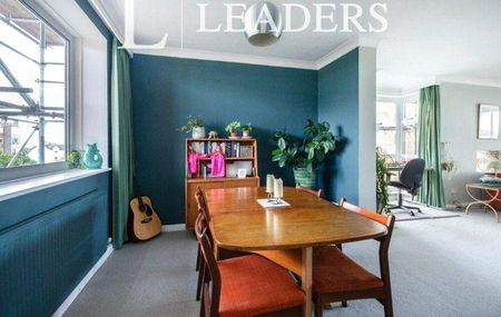 2 bedroom flat to rent - Photo 3