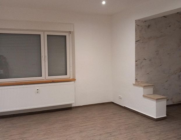 vermiete große 1 Zi Wohnung EG mit großer Wohnküche - Foto 1