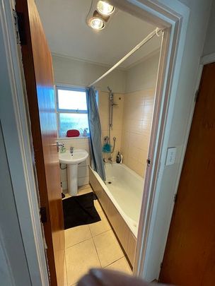 Fantastic Sunny TWO Double Bedroom Bick and Tile - Photo 1