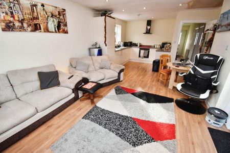 2 bedroom semi-detached bungalow to rent - Photo 2