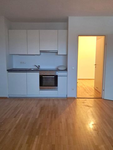 Rudolfstraße 24/5/DG: Hübsche 2-Zimmerwohnung 57,78m2 mit Blick zum Schlossberg, ablösefreie Küche, 5.Liftstock! - Photo 2