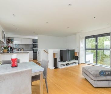 3 bedroom penthouse to rent - Photo 3