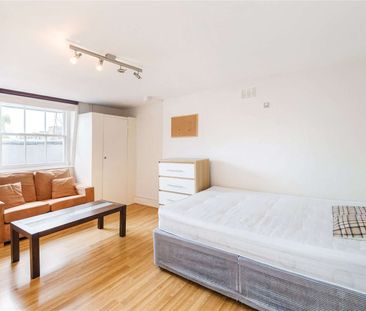 A fourth floor studio room in a lovely period building well located... - Photo 4