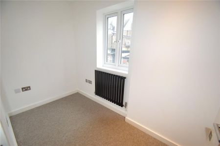 3 bedroom apartment to rent - Photo 4