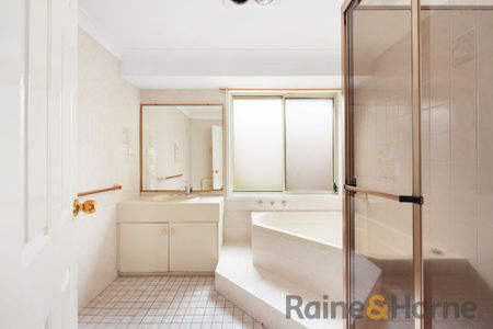 Spacious 4-Bedroom Family Home for Lease in Abbotsbury - Photo 5