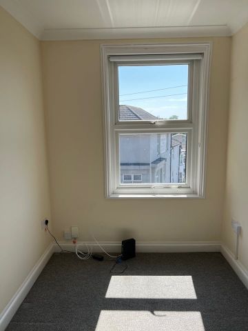 3 Bed Maisonette, Bear Road, BN2 - Photo 3