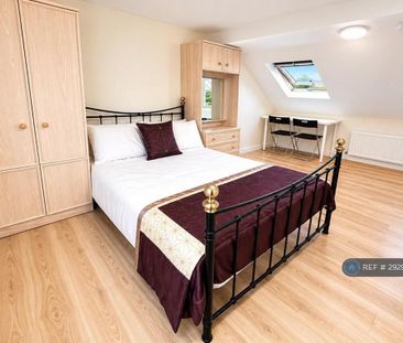 4 bedroom semi-detached house to rent - Photo 2