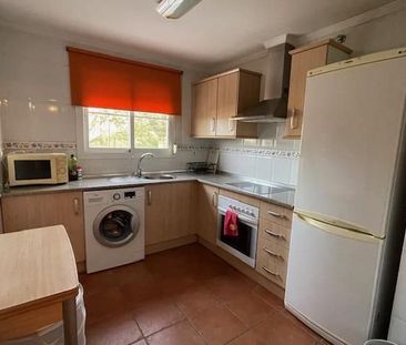 Apartamento de alquiler en Las Viñas, 33, Los Pacos - Photo 2