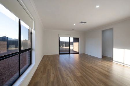 Modern family home in the heart of Huntly . - Photo 2