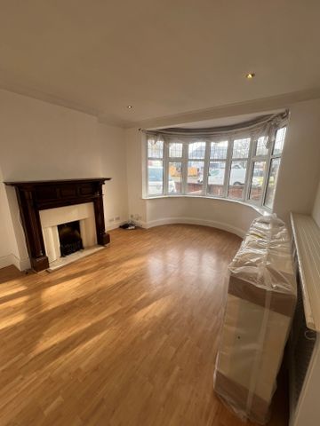 Elgar Avenue, Surbiton - Photo 2