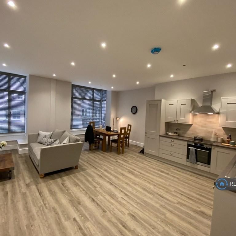 2 bedroom flat to rent - Photo 1