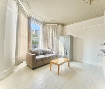 1 Bedroom Flat - Photo 2