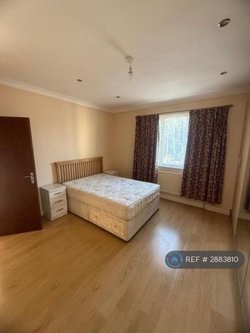 3 bedroom semi-detached house to rent - Photo 3