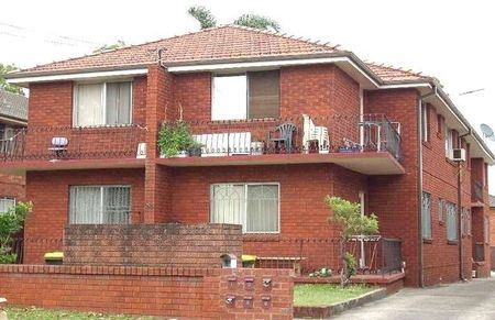 UPDATED 2 BEDROOM UNIT!!! DO NOT MISS OUT!!! - Photo 2