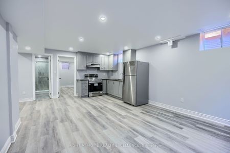 Detached Home For Lease | W8122792 - Photo 4