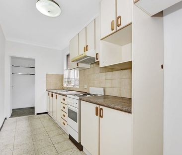 Charming Two-Bedroom Apartment in the Heart of Croydon Park - Photo 3