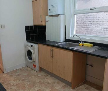 4 bedroom terraced house to rent - Photo 6