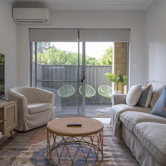 $770/w furnished Modern 2b Unit in Cloverdale - Photo 1