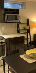 Vancouver (Cambie Village) furnished 2 bed, 2 bath garden suite - Photo 3