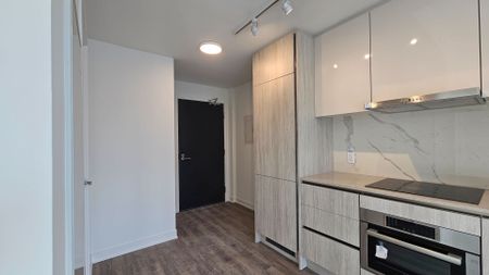 For Lease - 180 Front Street Unit# 3211, Toronto, Ontario - Photo 2