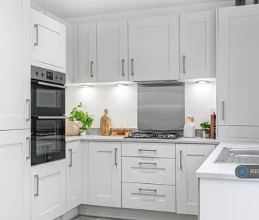 3 bedroom end of terrace house to rent - Photo 2