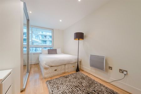 St. George Wharf, London, SW8 2LZ - Photo 4