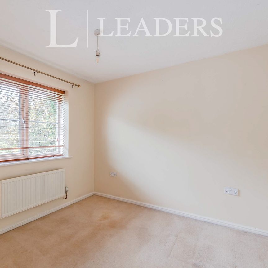 3 bedroom house to rent Abergavenny Gardens, Copthorne, Crawley, RH10 - Photo 1