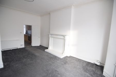 To Let Studio - Photo 2