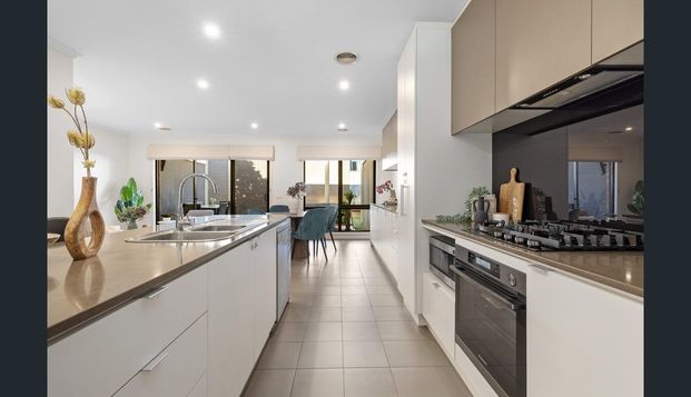 37 Lords Avenue, Mulgrave - Photo 1