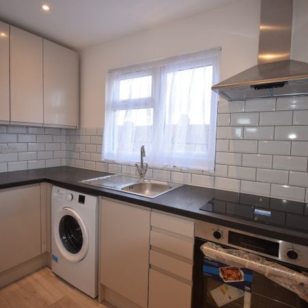 1 Bed Flat, Caulfield Road, E6 - Photo 3