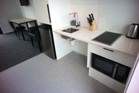 Fully furnished, self contained, studio room! - Photo 2