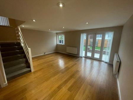 3 bedroom semi-detached house to rent - Photo 2